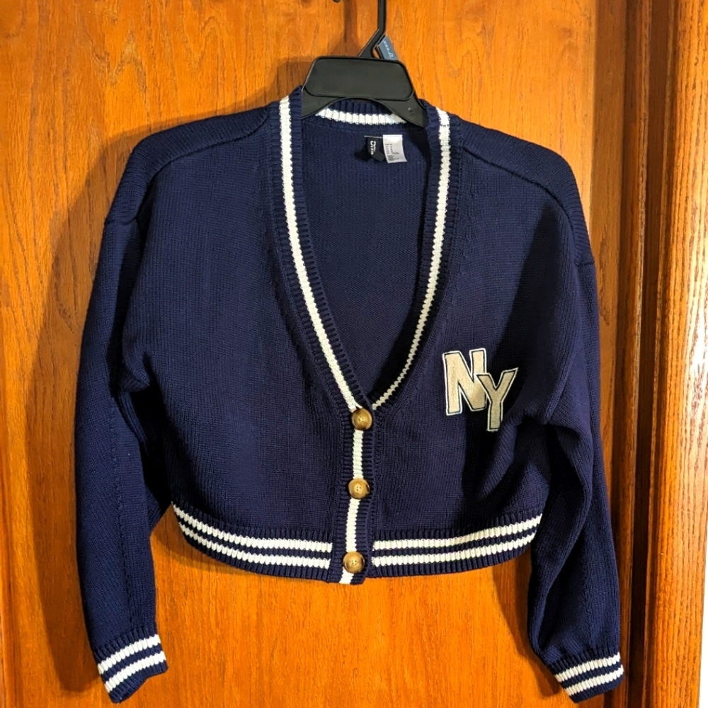 Size M Cropped oversized letterman sweater‎